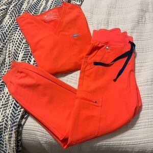 Figs XS petite bright coral scrubs